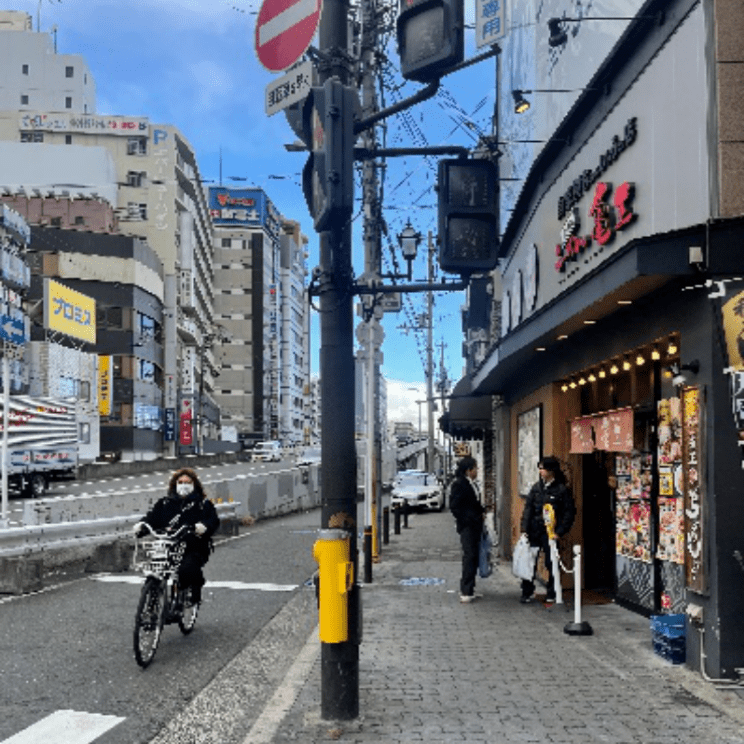 道のり写真②ラーメン店「亀王」前