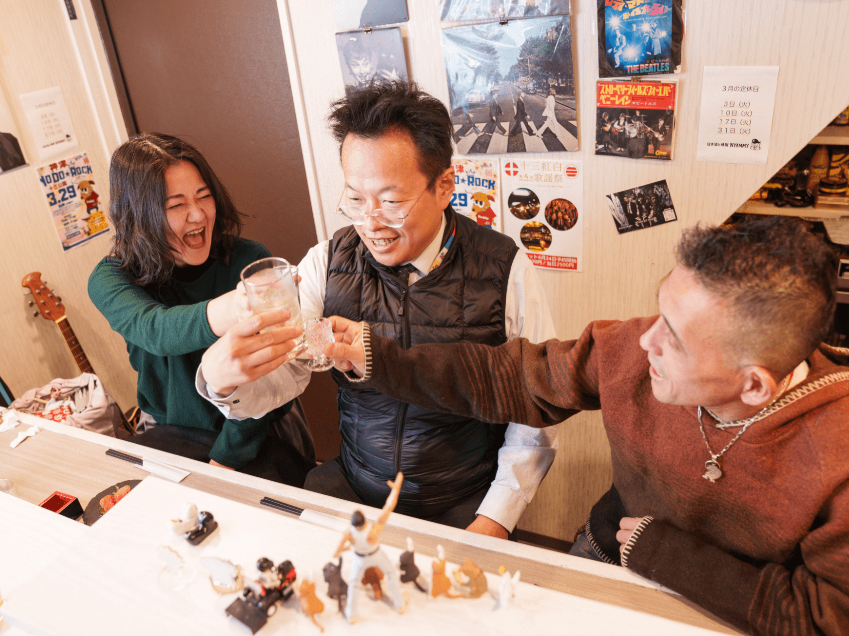 乾杯をする常連様