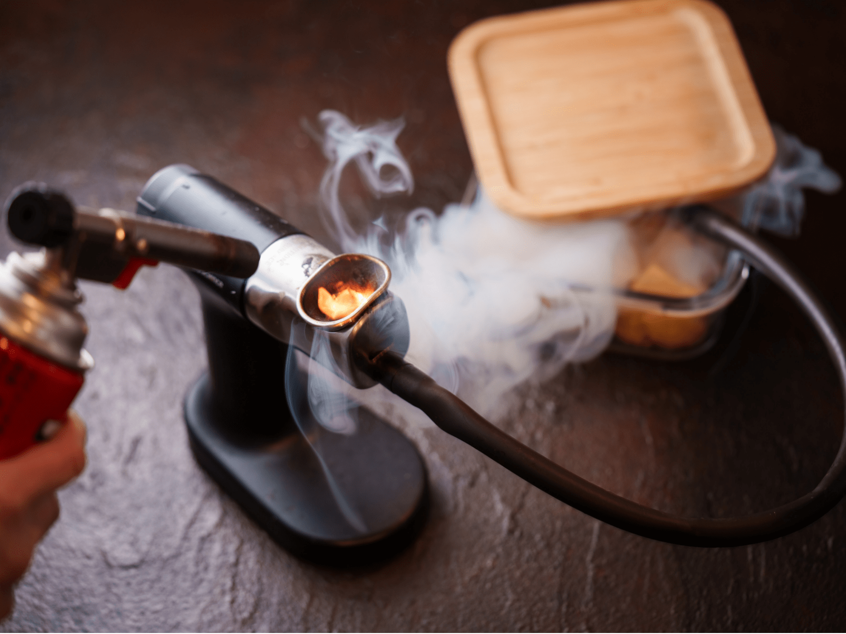 燻製をする様子