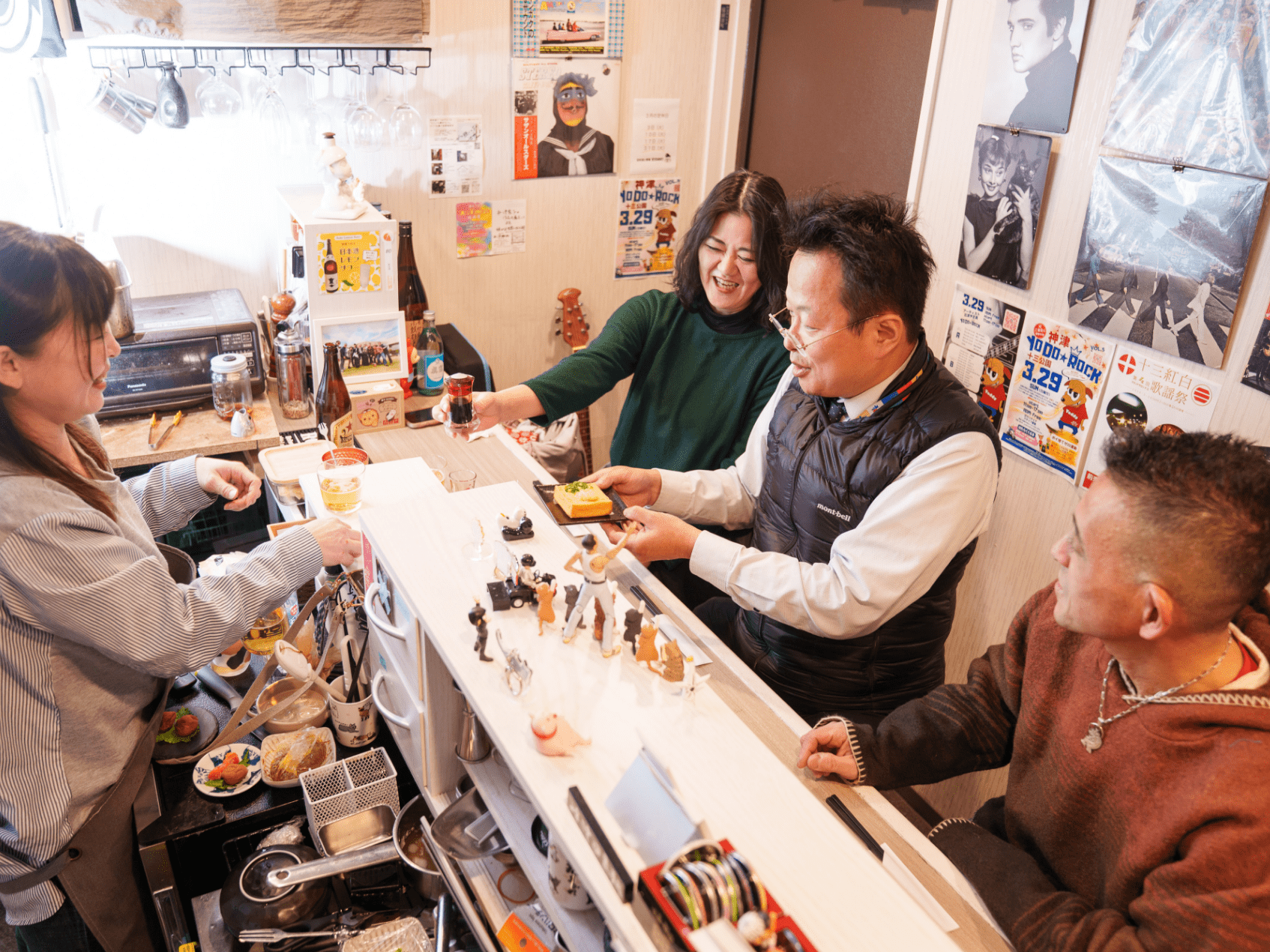 常連様でにぎわう店内