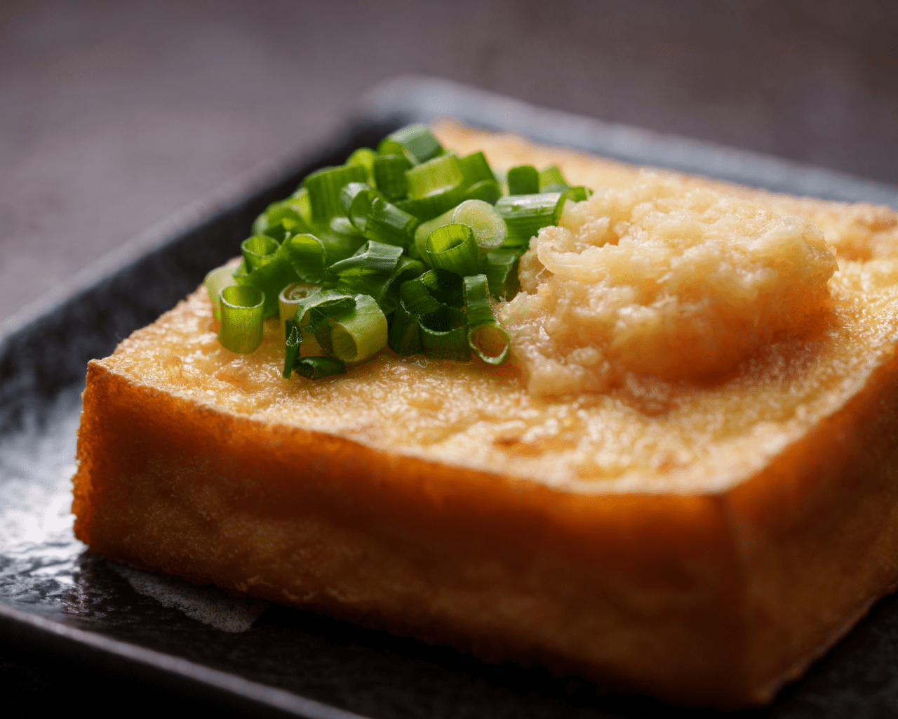 生姜と燻製だし醤油で食べる厚揚げ
